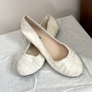 American Eagle shoes. White